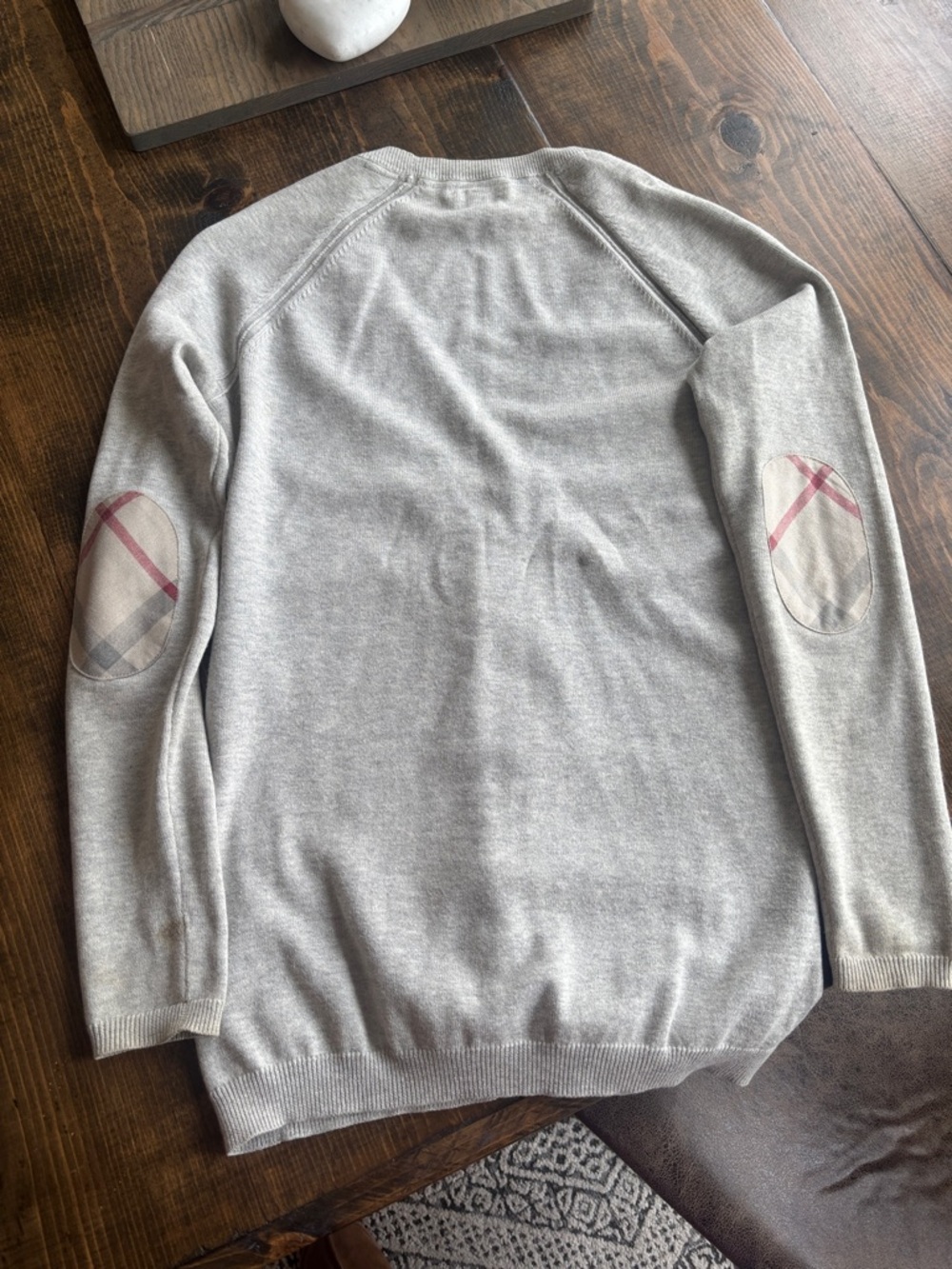 Burberry Light Gray V-Neck Cardigan with Plaid Elbow Patches M - Picture 4 of 4